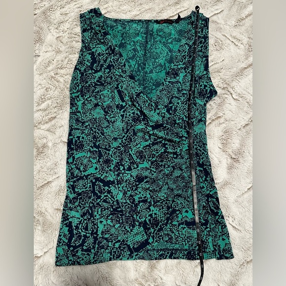 Sofia by Sofia Vergara Sleeveless Top Faux Wrap Top V Neck - Picture 8 of 11